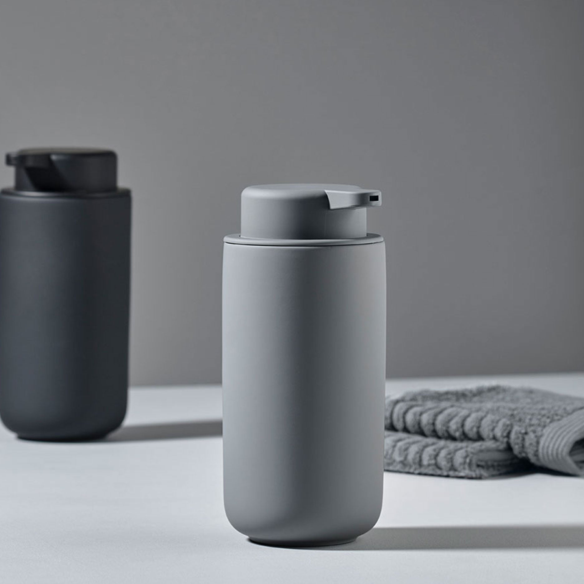 Ume sæbedispenser H19 cm grey